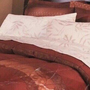 Comforter twin reversible New Traditions 63" x 86" new 30% cotton 70% polyester